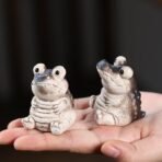 Small crocodile ceramic tea pet